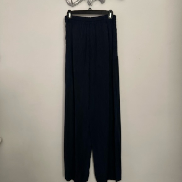 Madewell Pull On Pants in Hattie Stripe Navy Seen On Daisy Ridley Runs Big - Picture 6 of 8